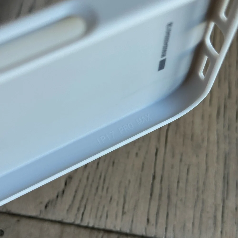 Rimowa iPhone case Aluminum iPhone 17 pro Max - Picture 6 of 9